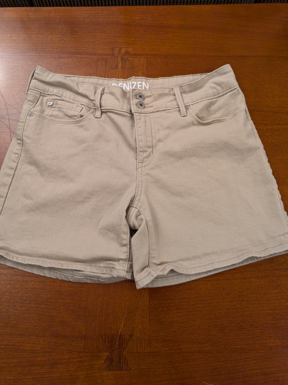 Denizen from Levi's Women's Light Tan Stretch Jean Shorts Size 8